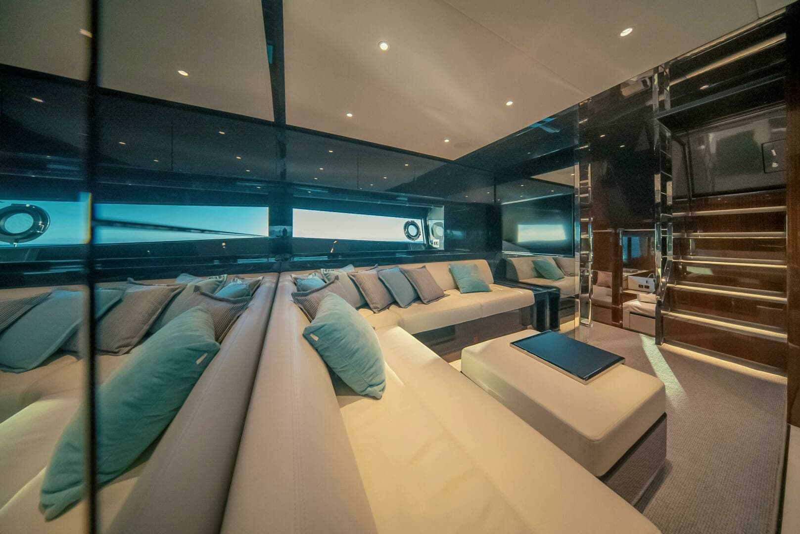 2023 Riva — - Image 15