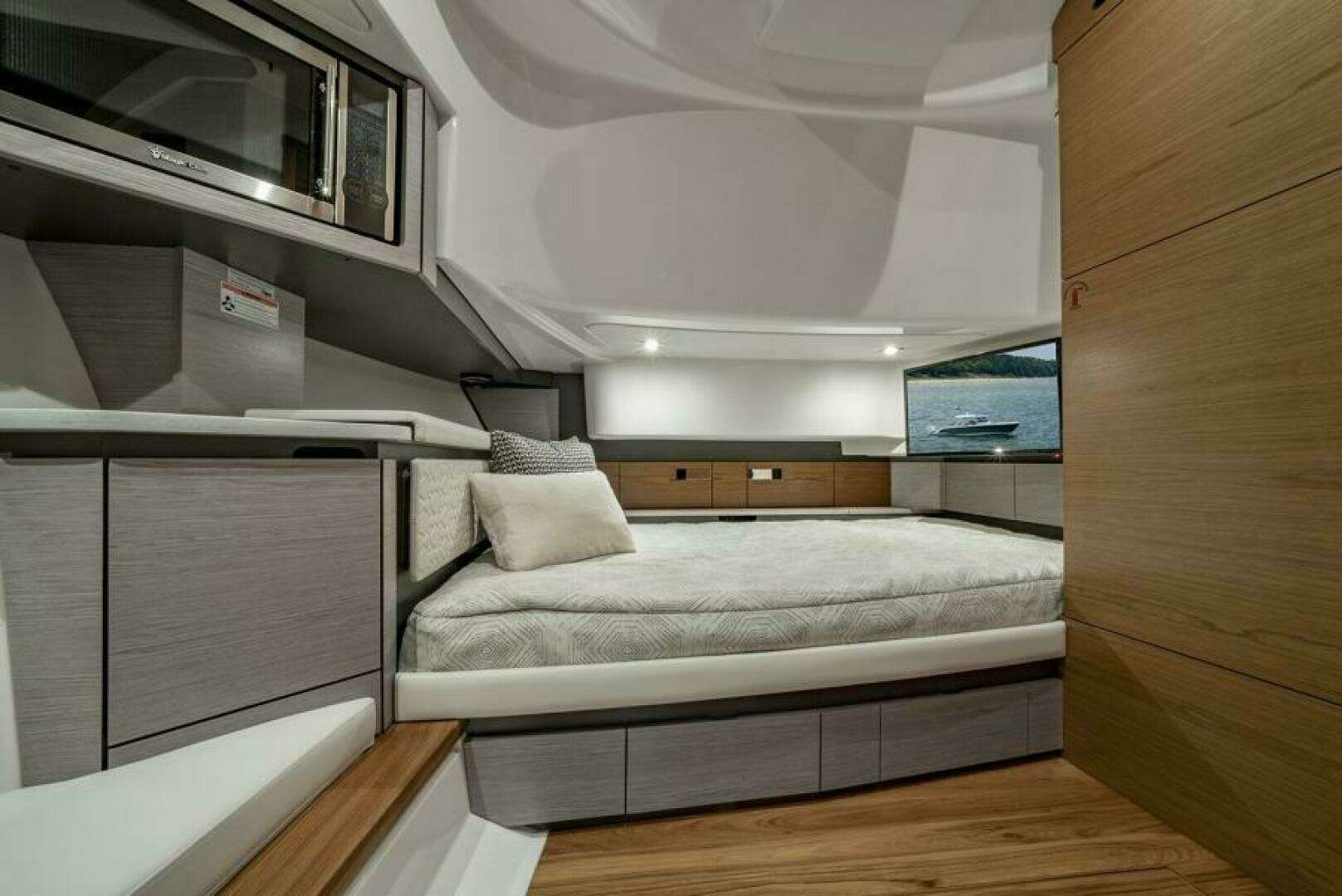 2024 Tiara Yachts 43 LS - Image 32