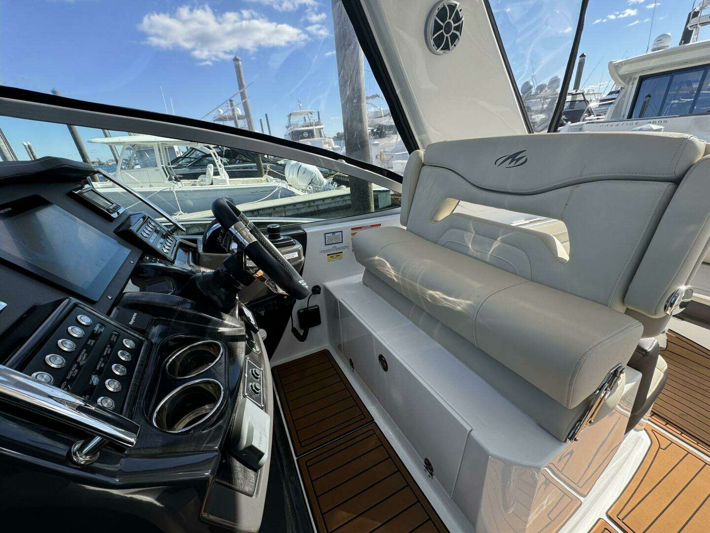 2018 Monterey 335 SY - Image 13