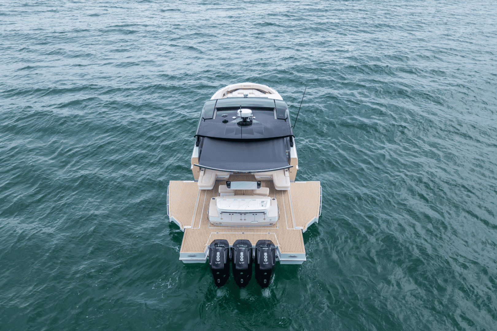 2026 Cruisers Yachts 50GLS OB - Image 9