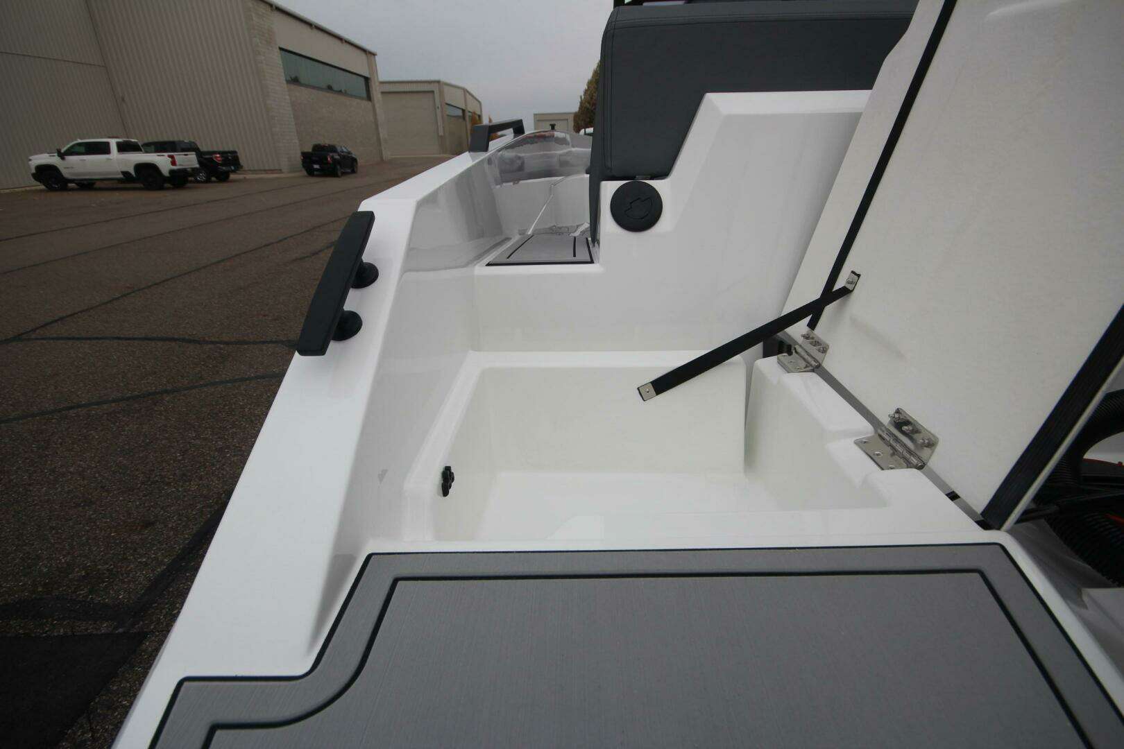2026 Iron 767 T-Top - Image 10