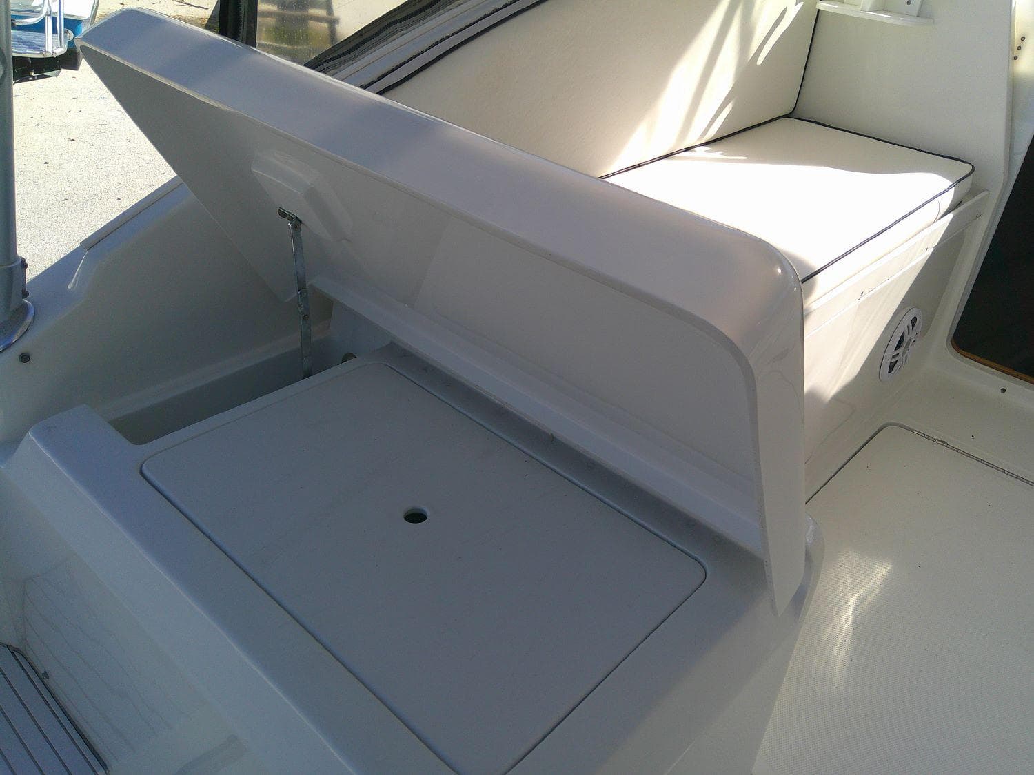 Luhrs Tournament 290 Open 2000 boat seating area with storage compartment.