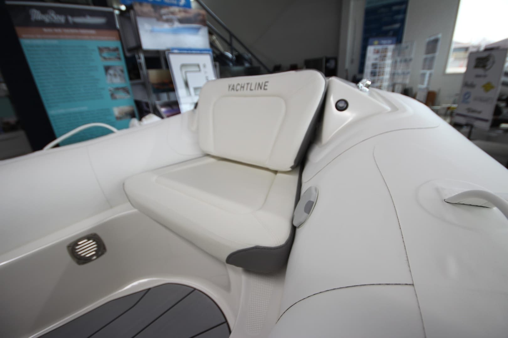 2026 Zodiac Yachtline 400 DL NEO - Image 17
