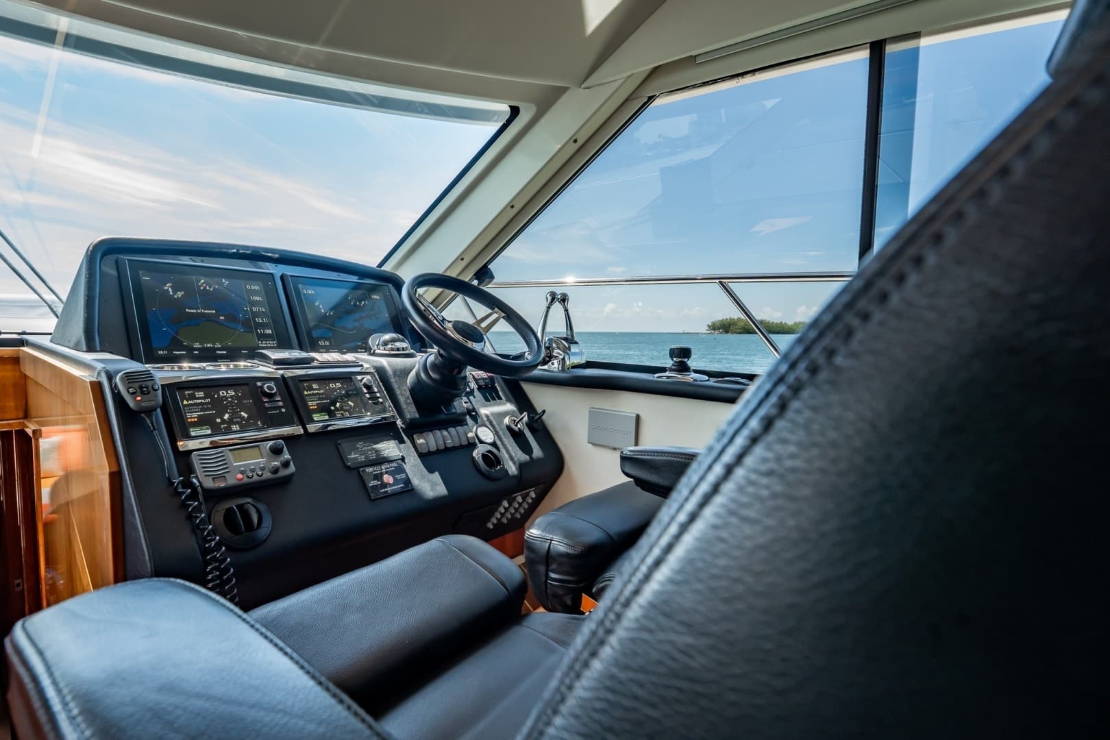 2016 Riviera 5000 Sport Yacht - Image 59