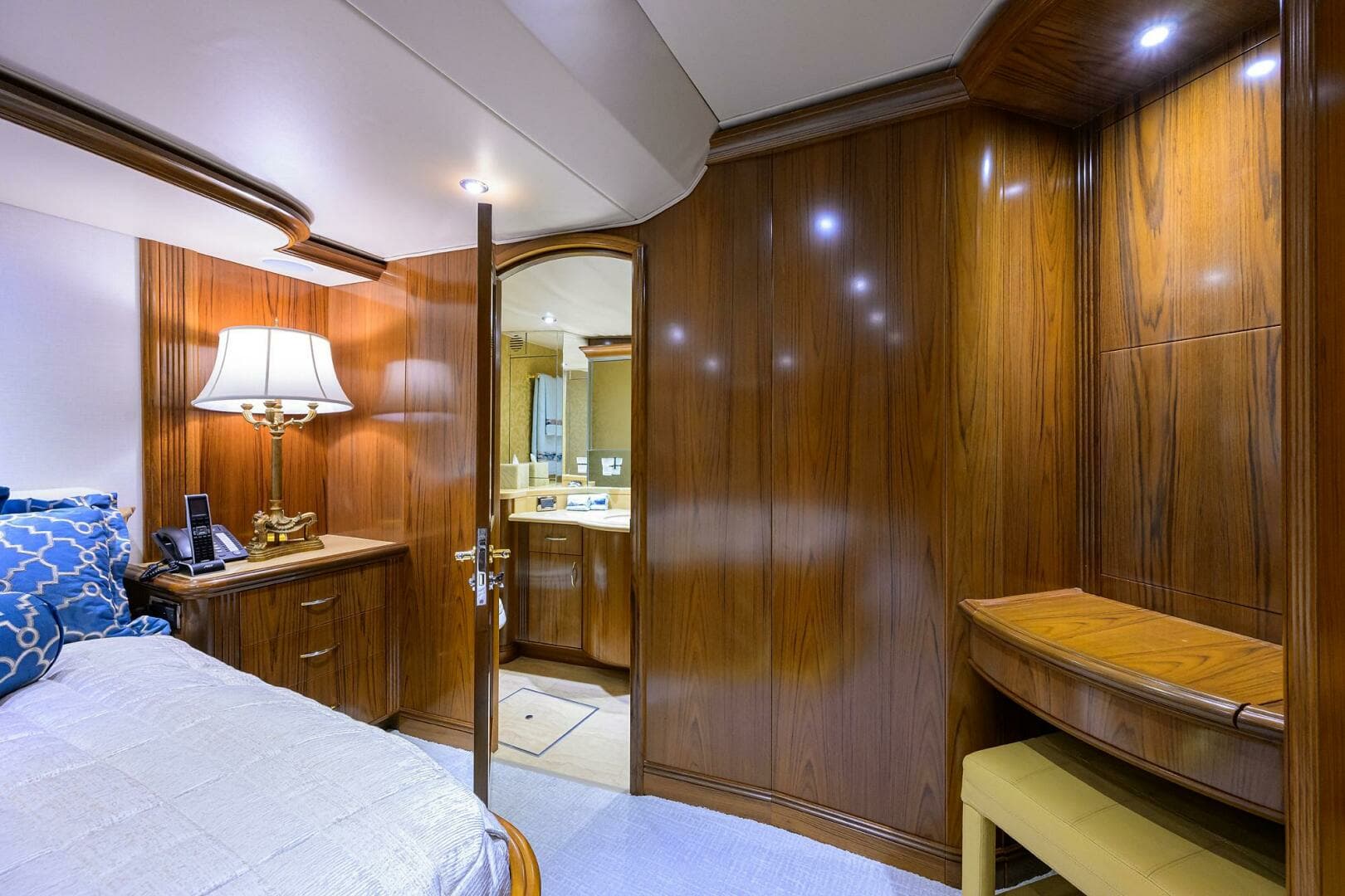 2004 Sea Force IX 82 Enclosed Bridge - Image 34