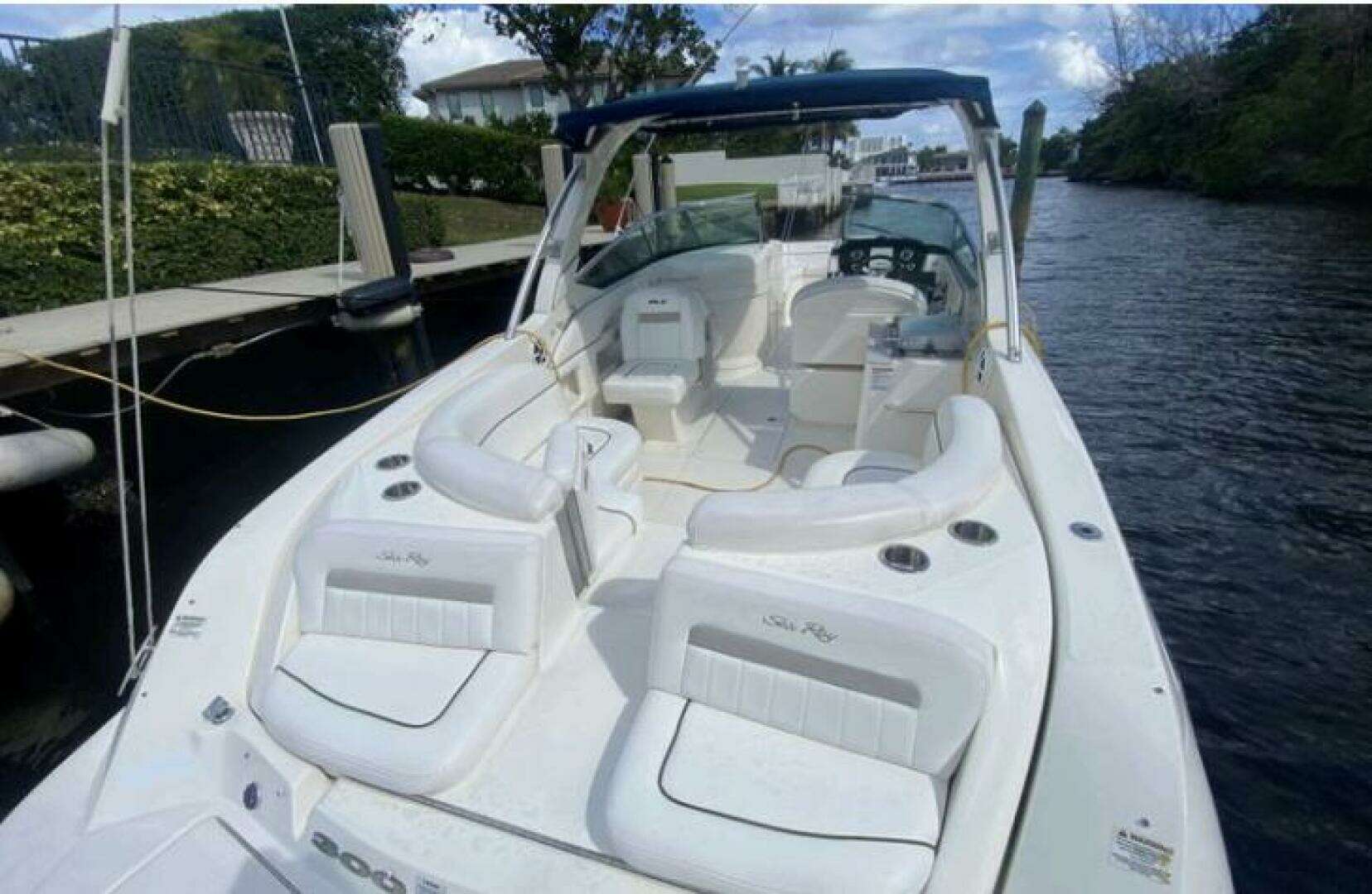 2010 Sea Ray 300 SLX - Image 3