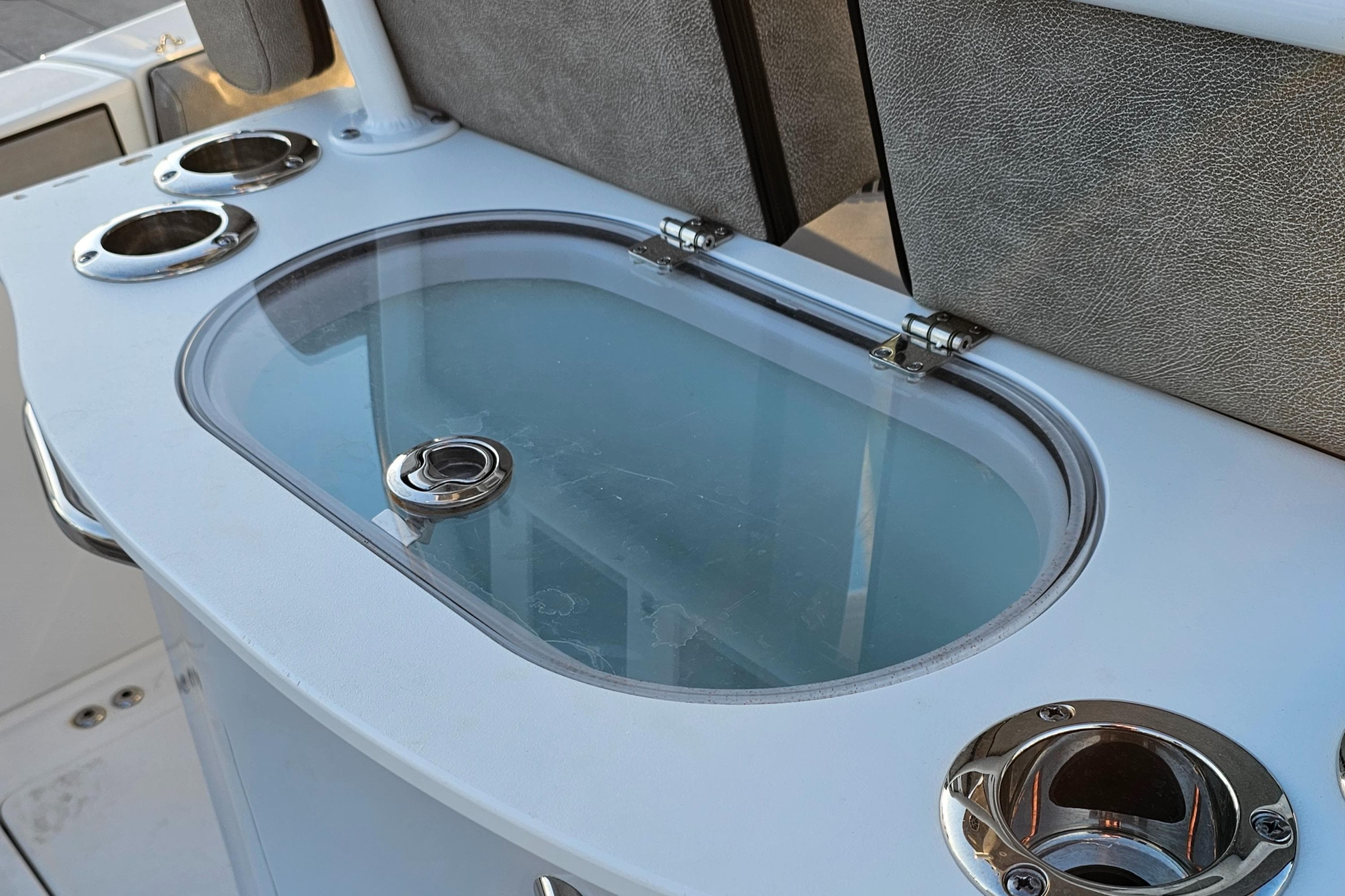 Livewell on 2021 Sea Pro 259 Center Console boat with rod holders.