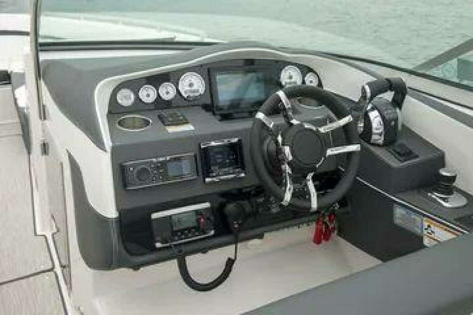 2016 Regal 3200 Bowrider - Image 12