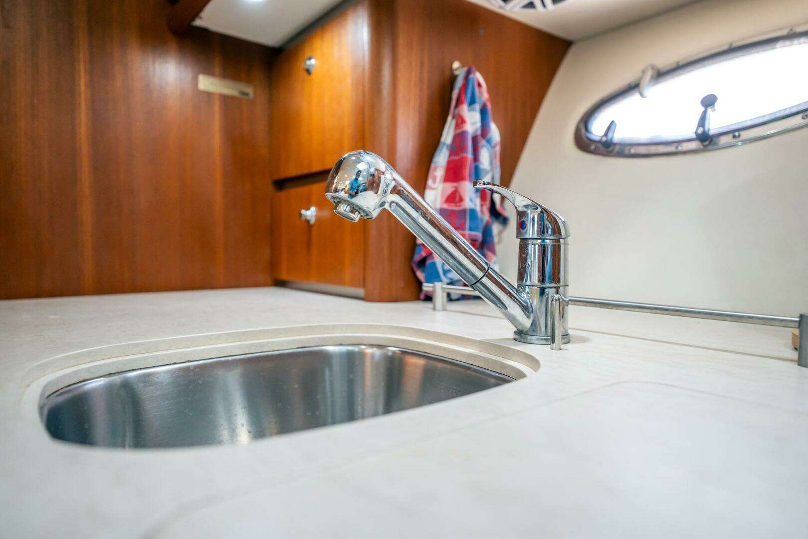 2005 Tiara Yachts 3200 Open - Image 22