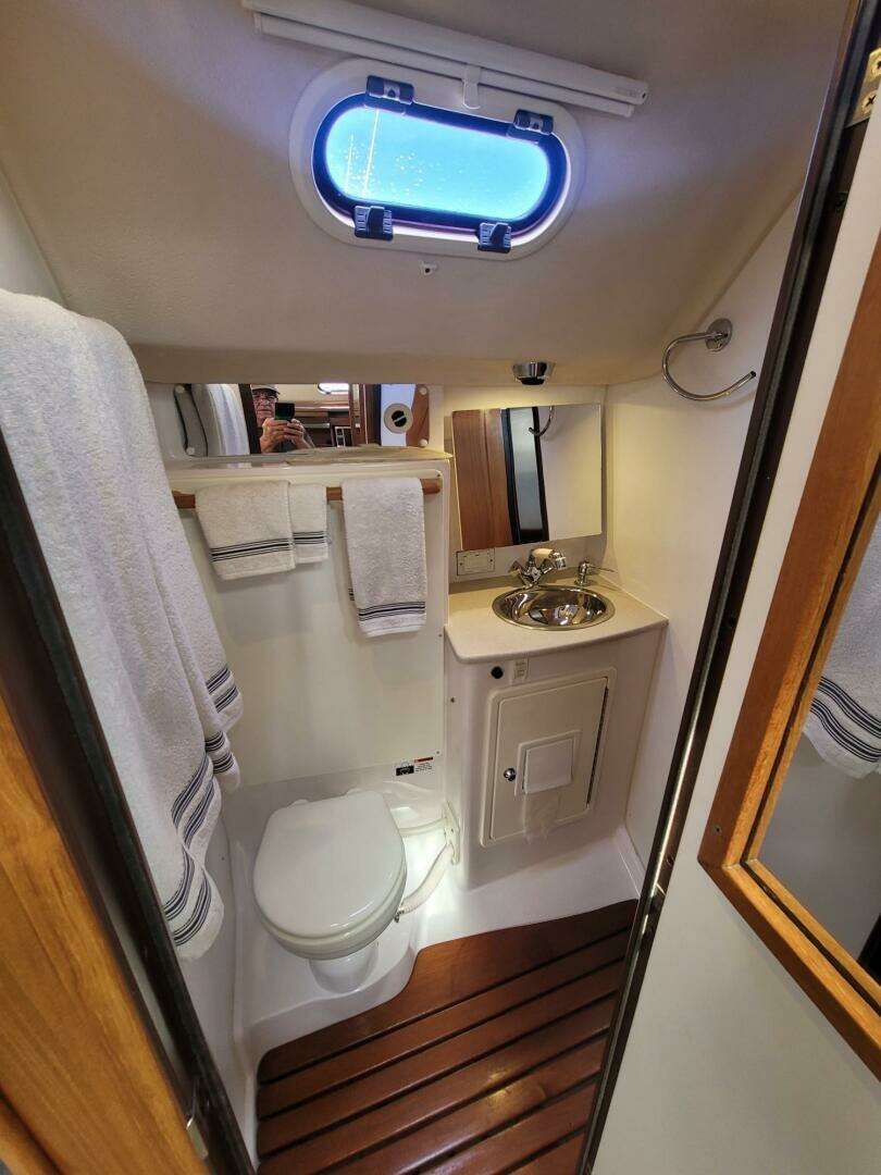 2015 Catalina 445 - Image 35