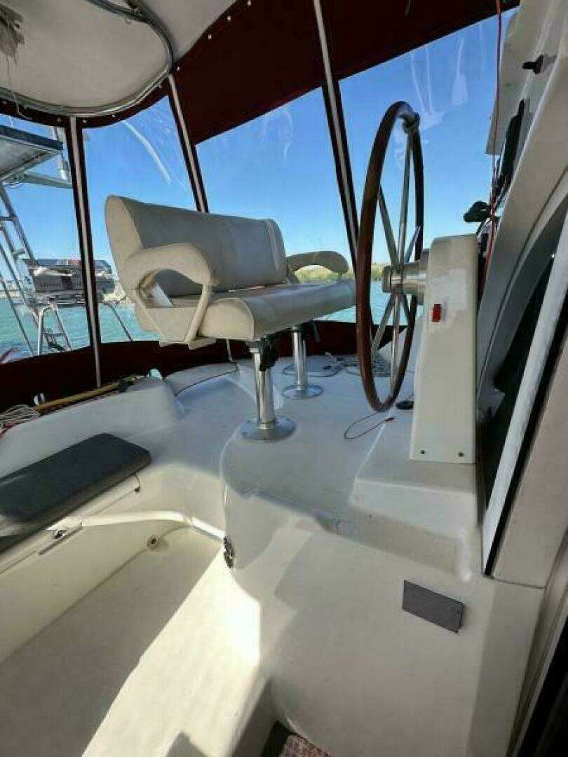 2004 Lagoon 380 - Image 10