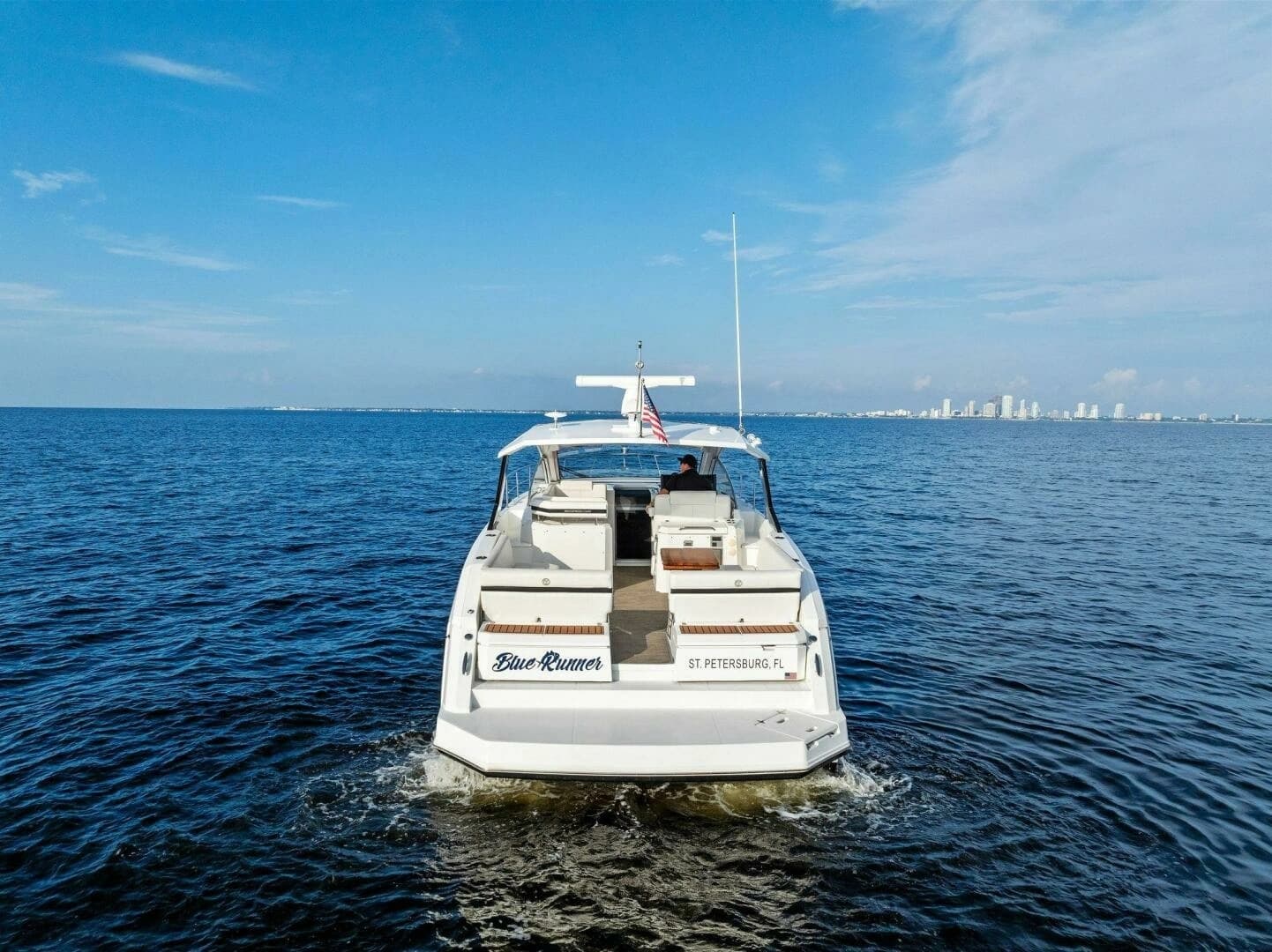 2015 Cruisers Yachts 390 Express Coupe - Image 59