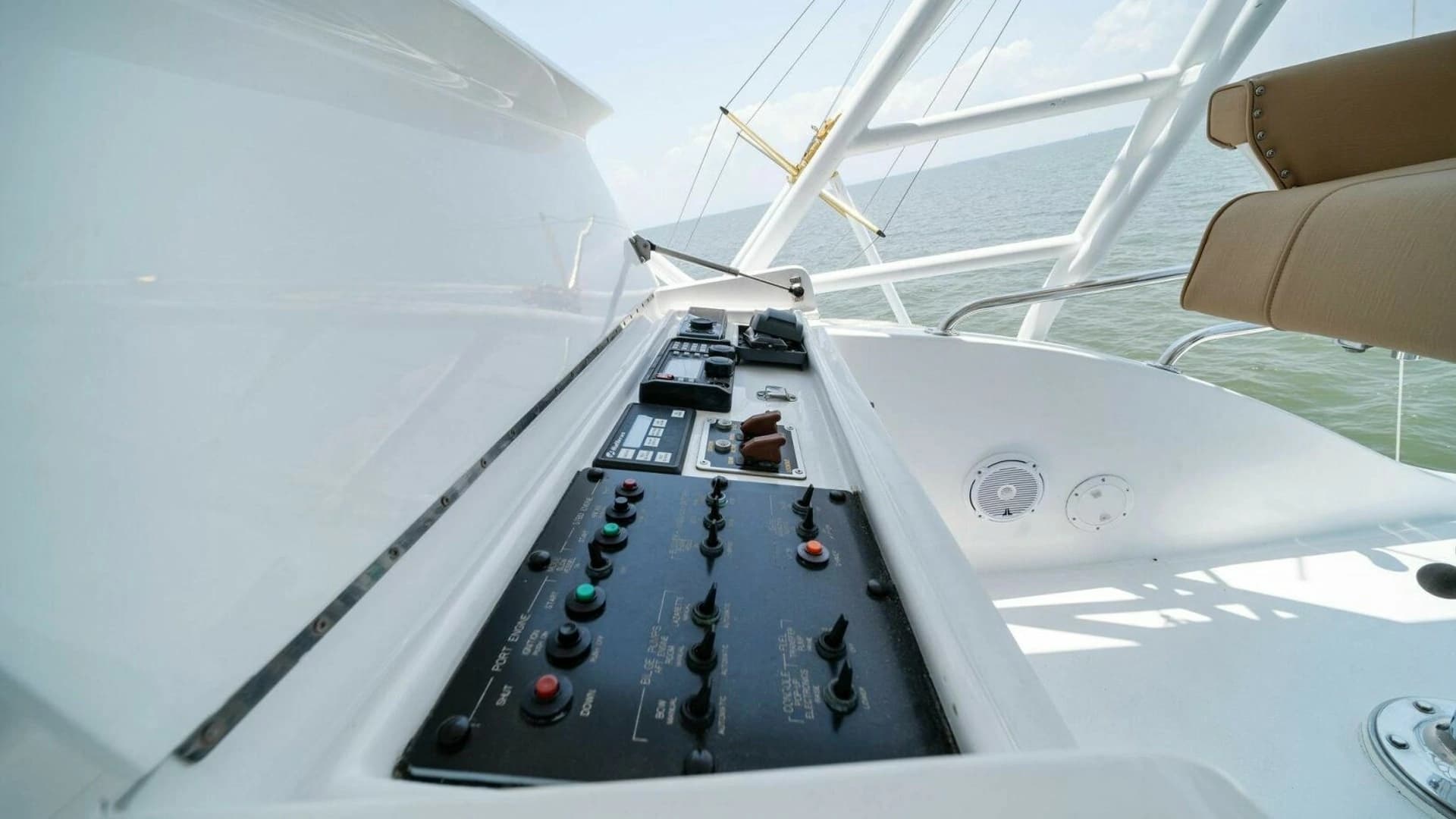 2003 Hatteras 54 Convertible - Image 54