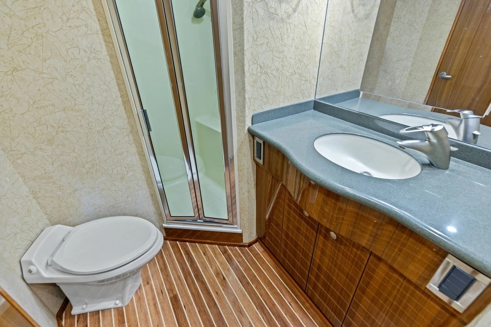 2008 Viking 68 Skybridge - Image 73