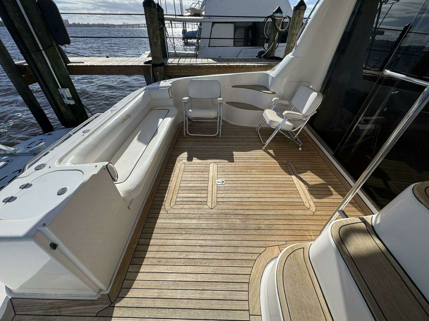 2007 Sea Ray 58 Sedan Bridge - Image 12
