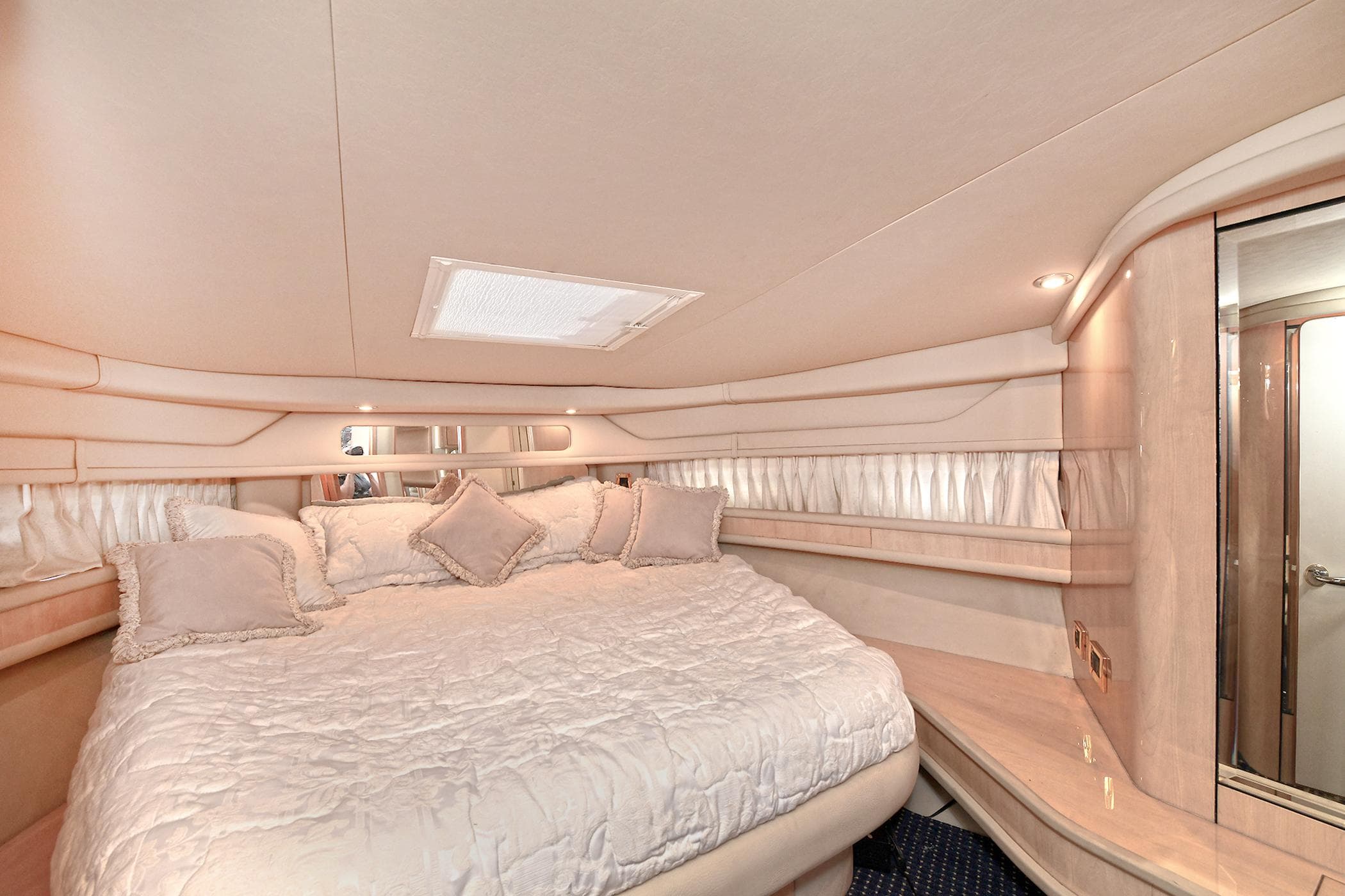 Luxurious cabin interior of 2000 Sea Ray 460 Sundancer yacht with plush bedding.