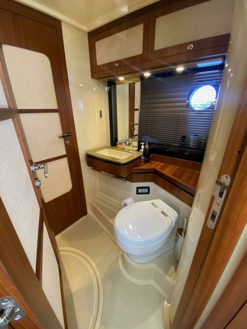 2014 Azimut Magellano 50 - Image 23