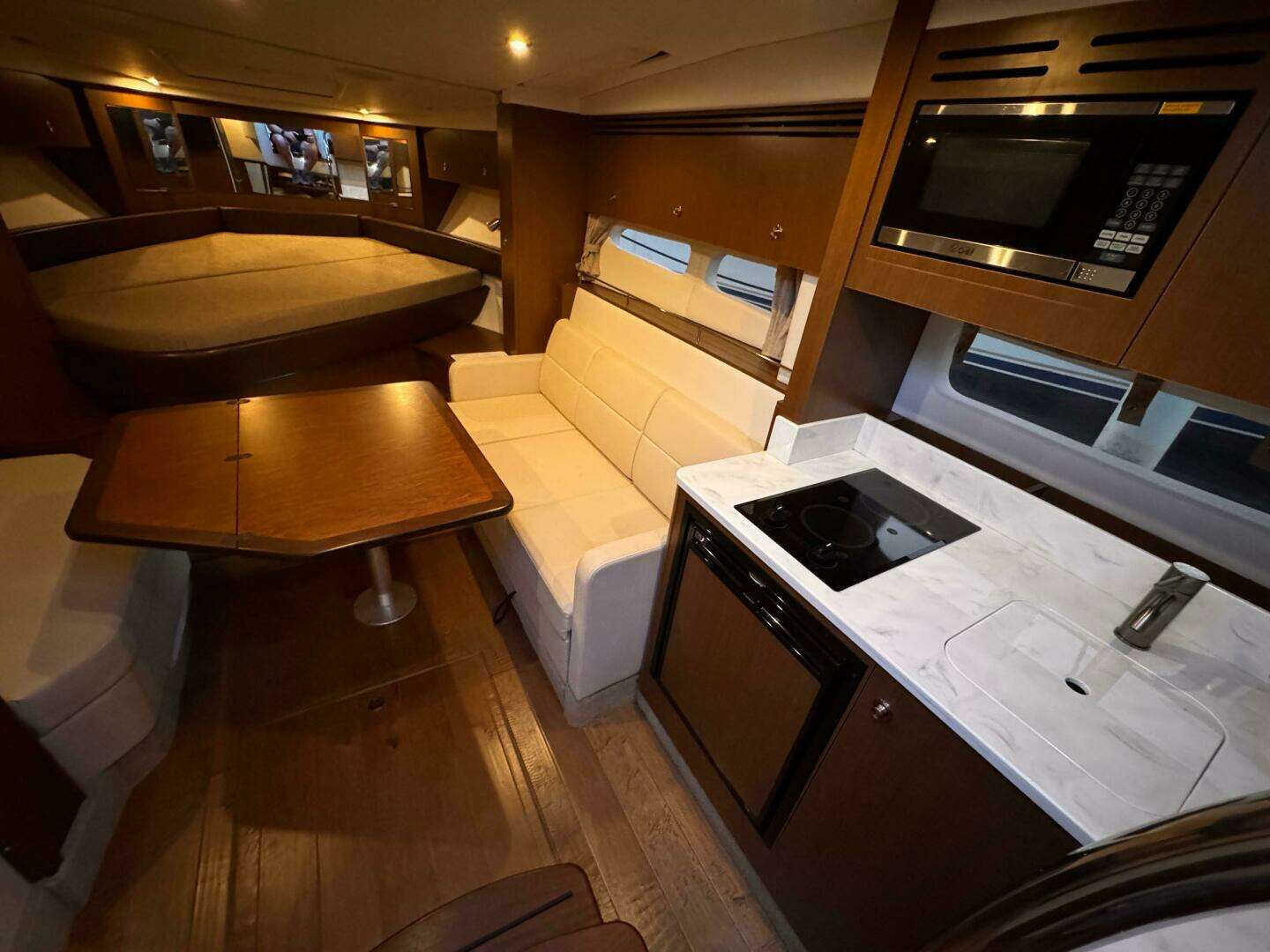 2019 Sea Ray 350 Sundancer - Image 19