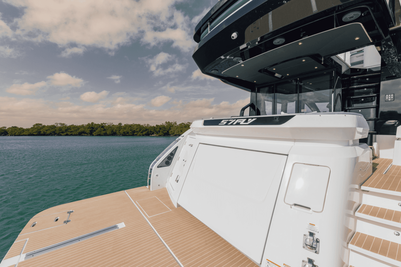 2026 Cruisers Yachts 57 FLY - Image 40