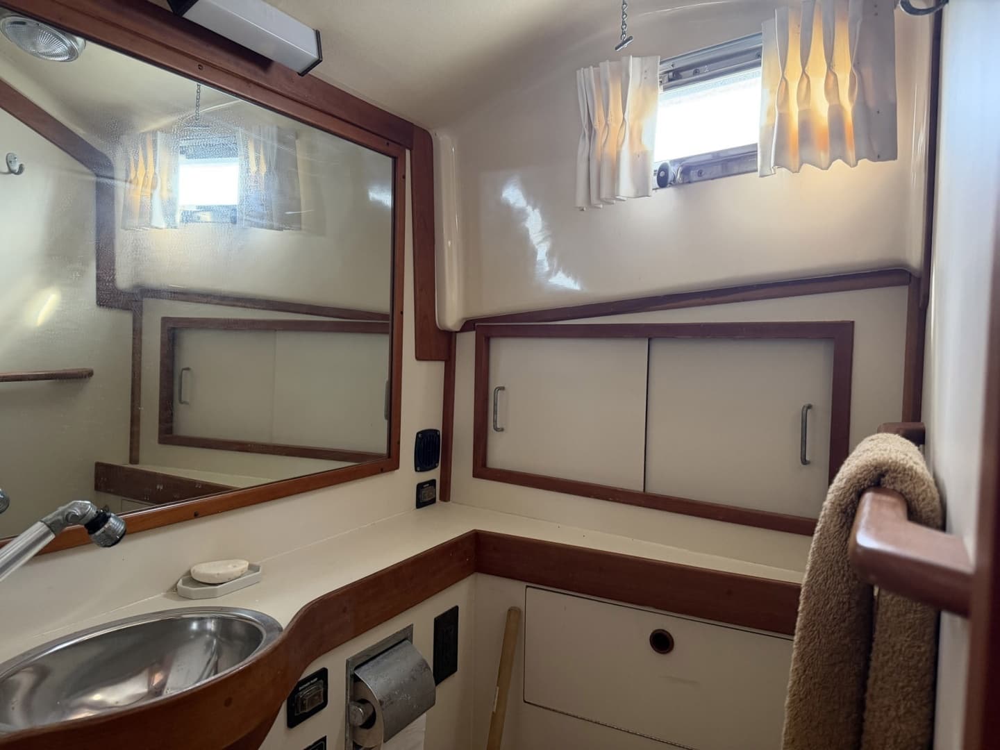 1997 Sabreline 36 Fast Trawler - Image 9