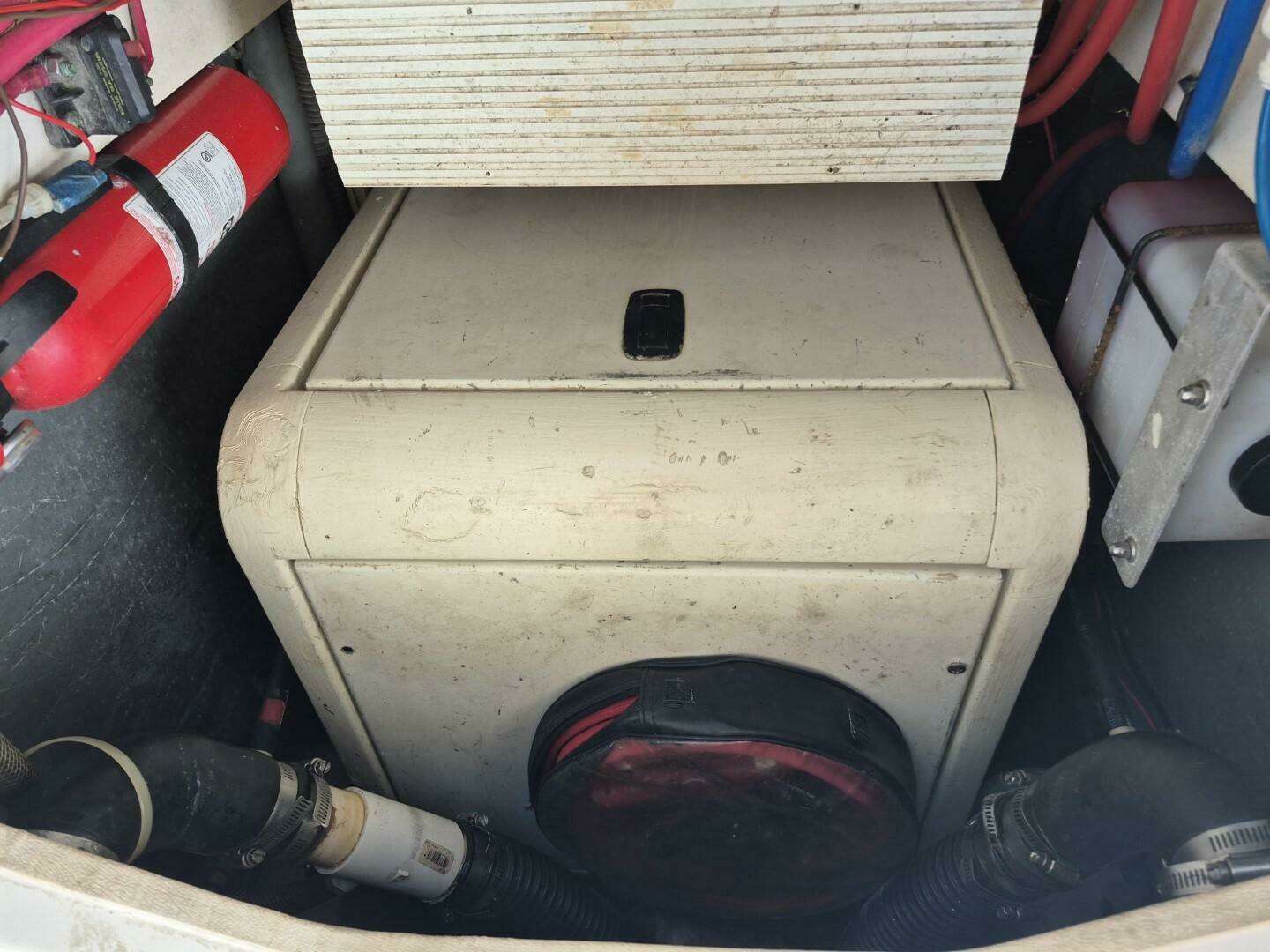 2002 Silverton 38 Convertible - Image 20