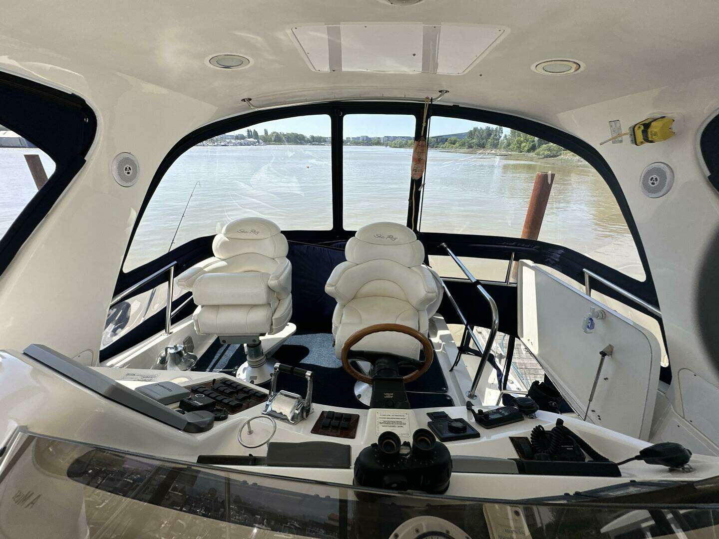 2000 Sea Ray 480 Sedan Bridge - Image 17