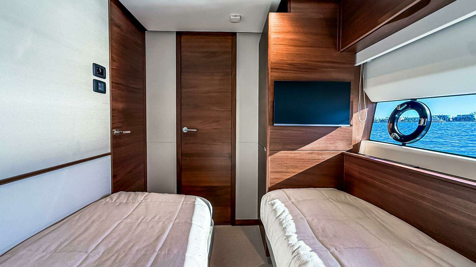 2026 Princess S65 Sportbridge - Image 69