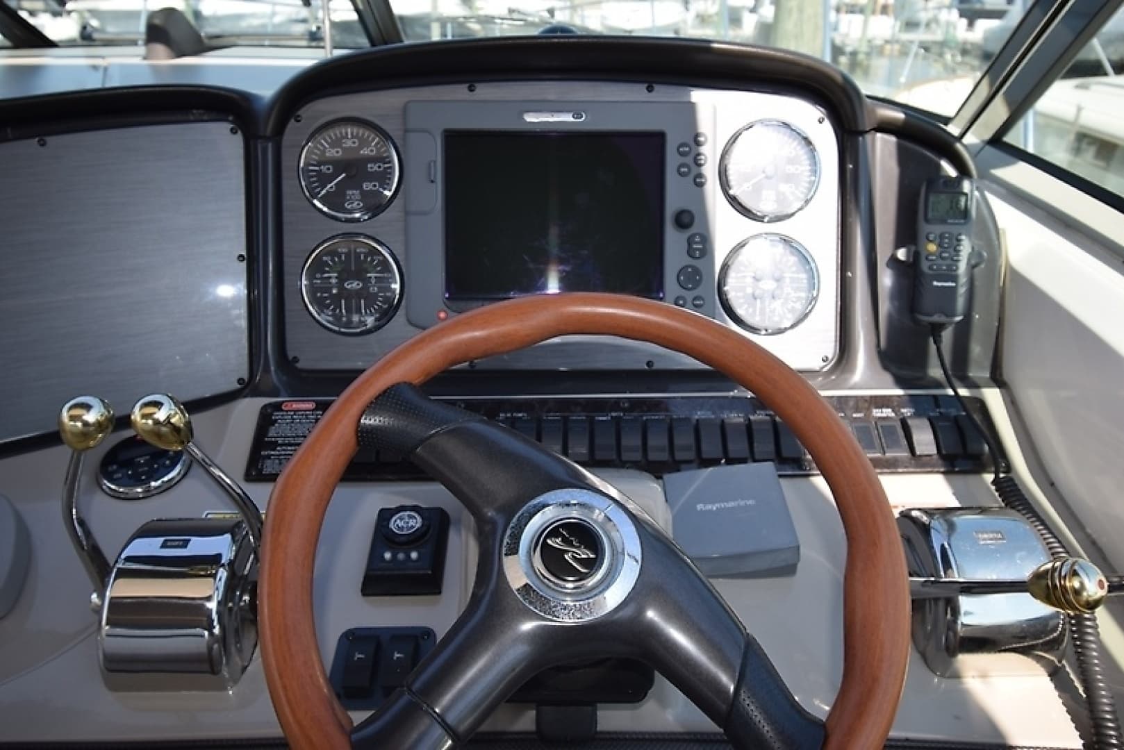 2004 Sea Ray 390 Sundancer - Image 17