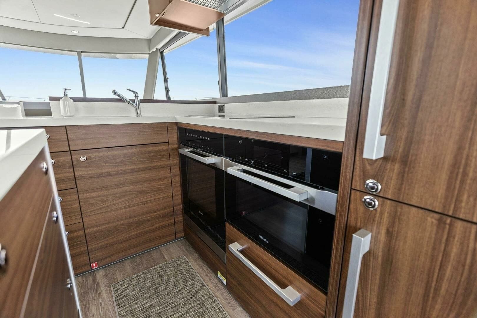 2025 Maritimo M600 - Image 8