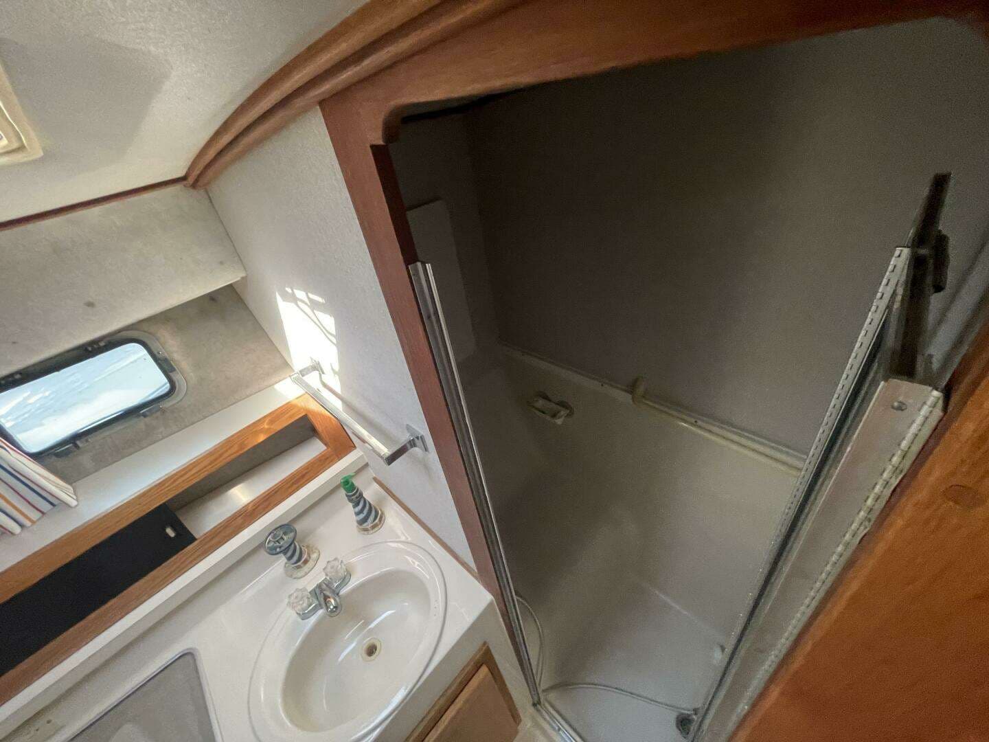 1989 Silverton 37 Convertible - Image 36