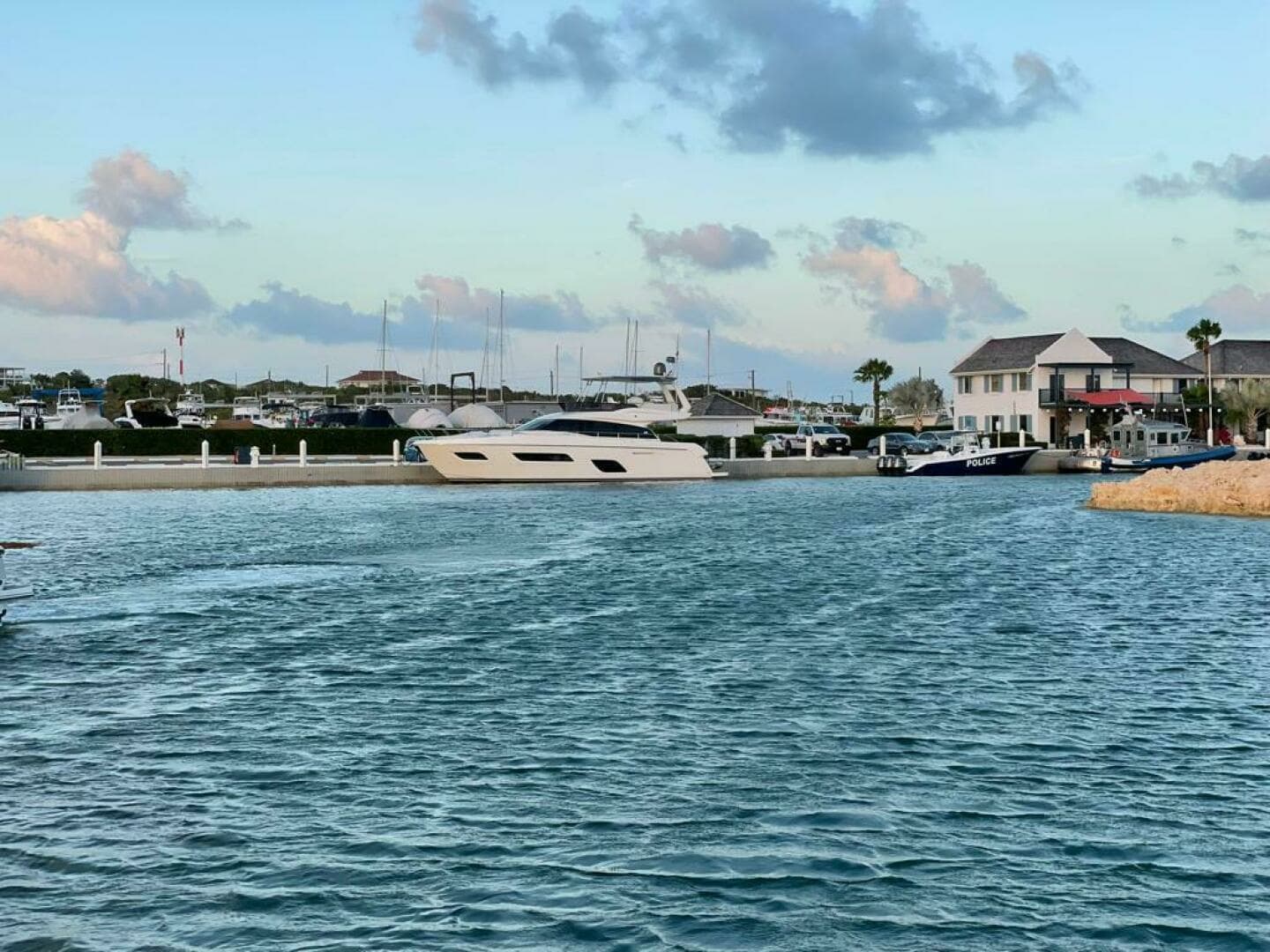 2016 Ferretti Yachts 550 - Image 4