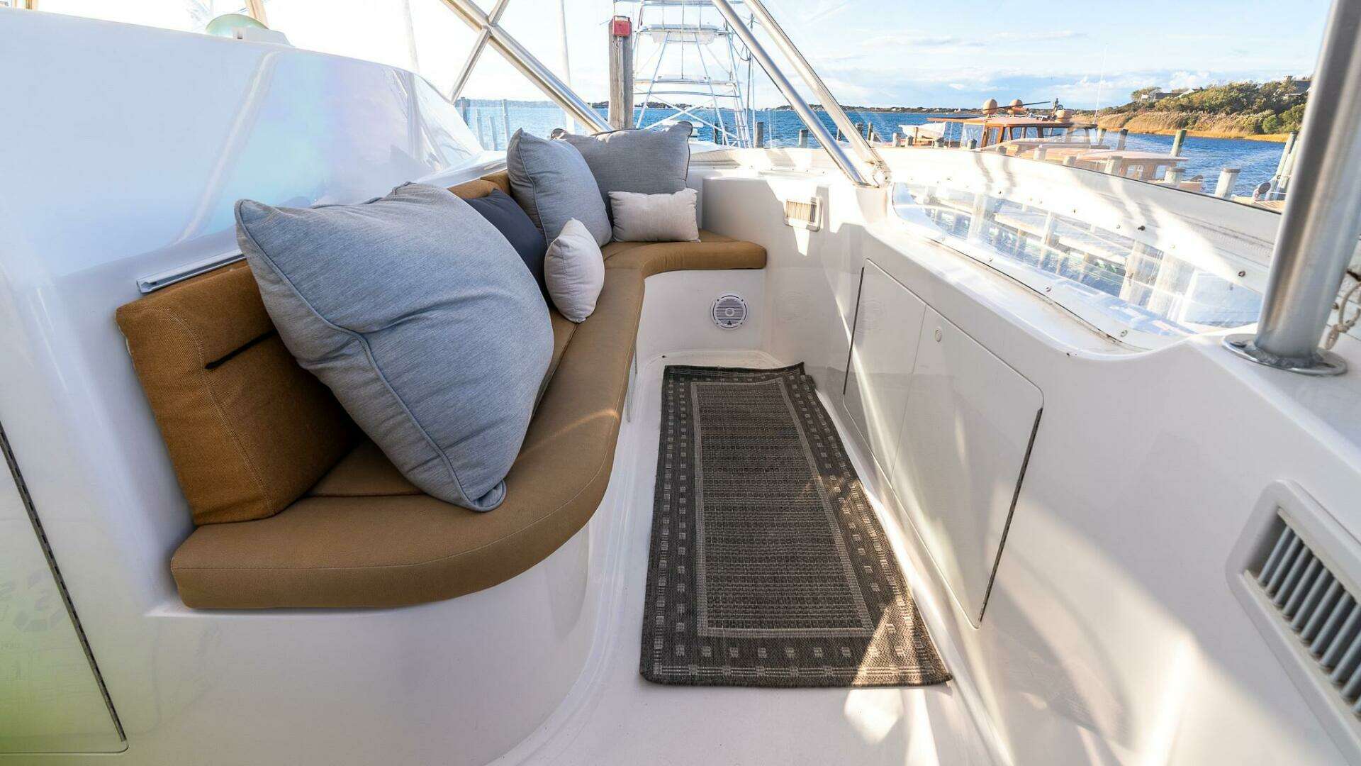 2002 Viking 52 Convertible - Image 17