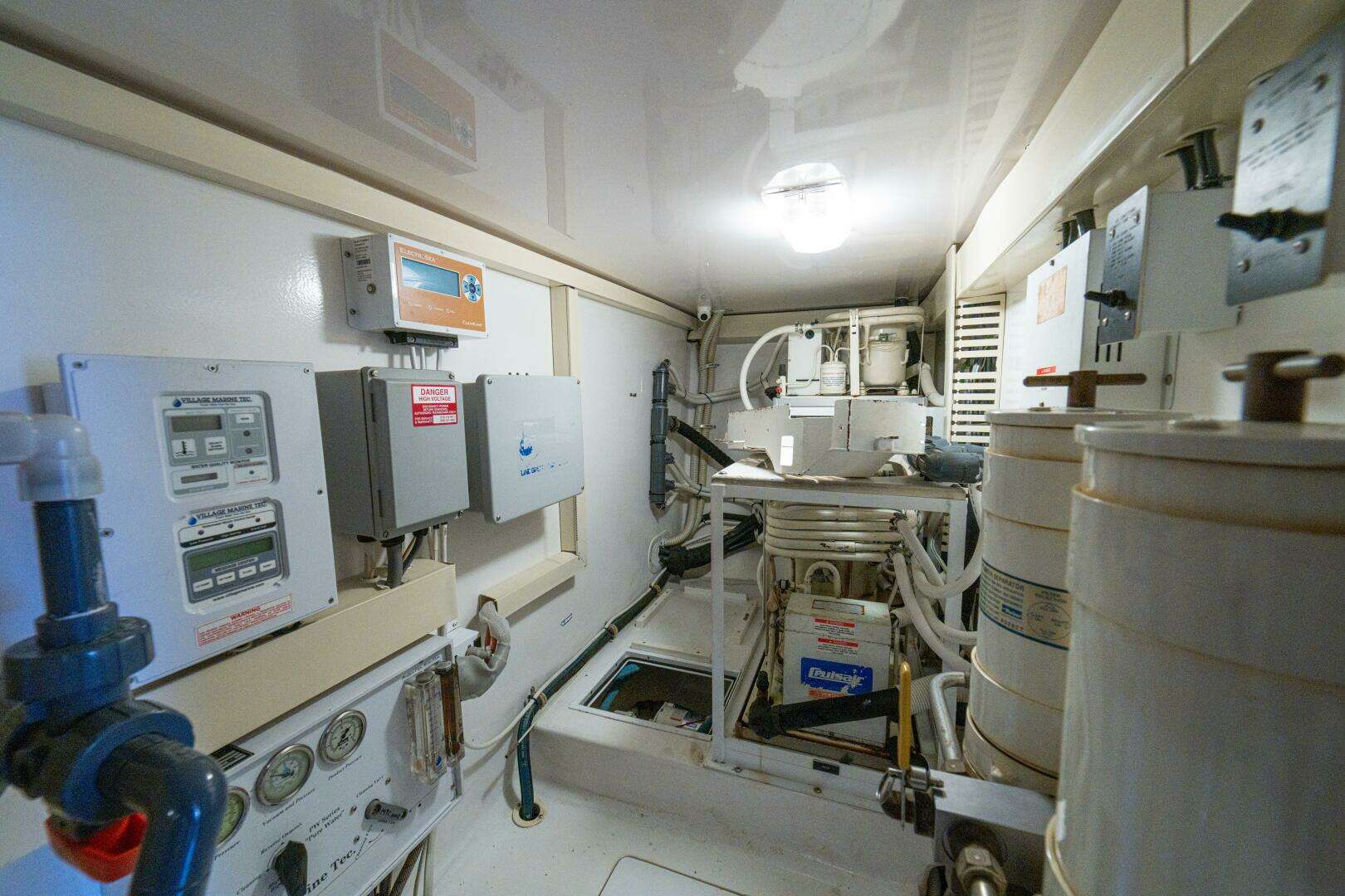 2004 Viking 61 Convertible - Image 69