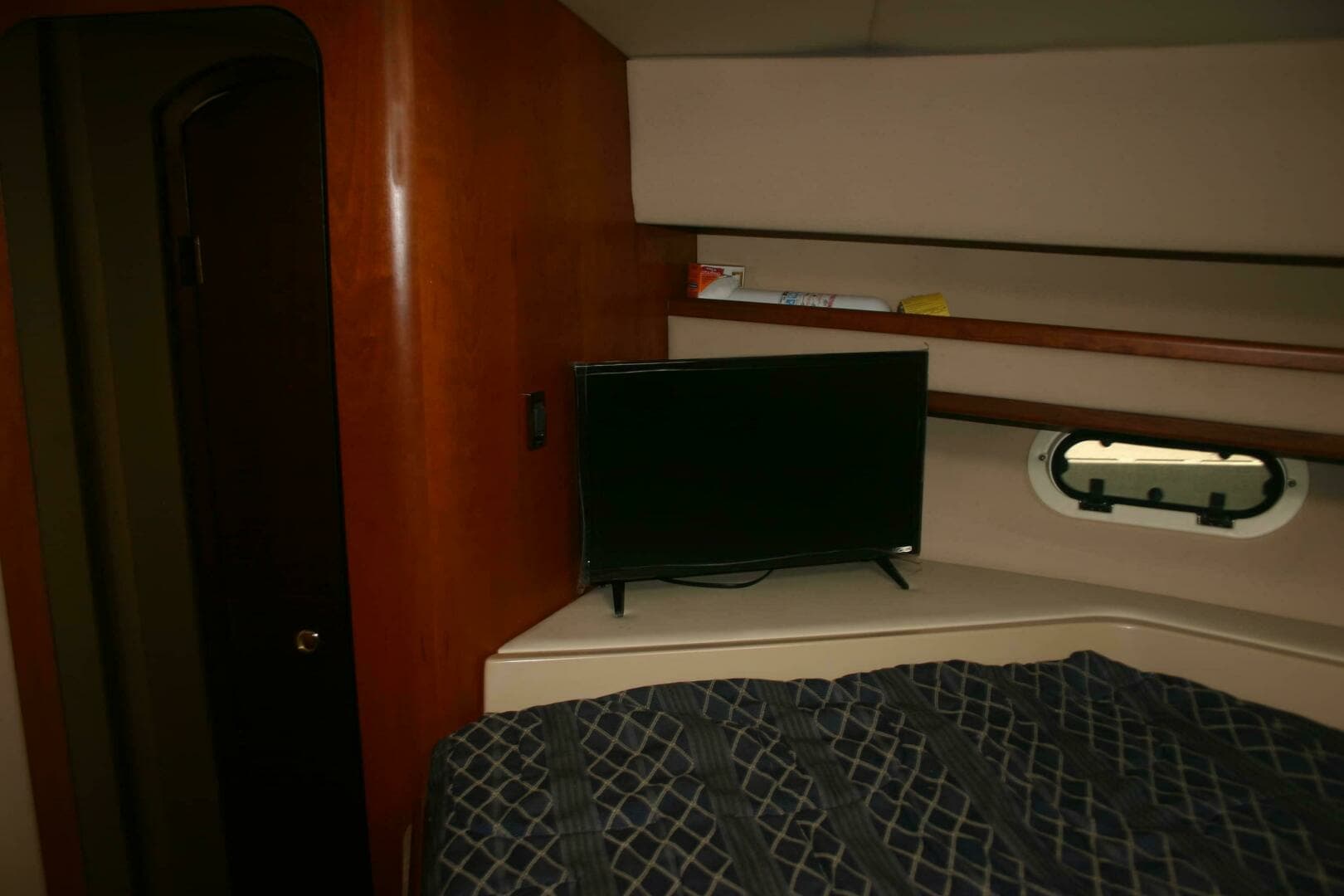 2001 Cruisers Yachts 3750 Motor Yacht - Image 2