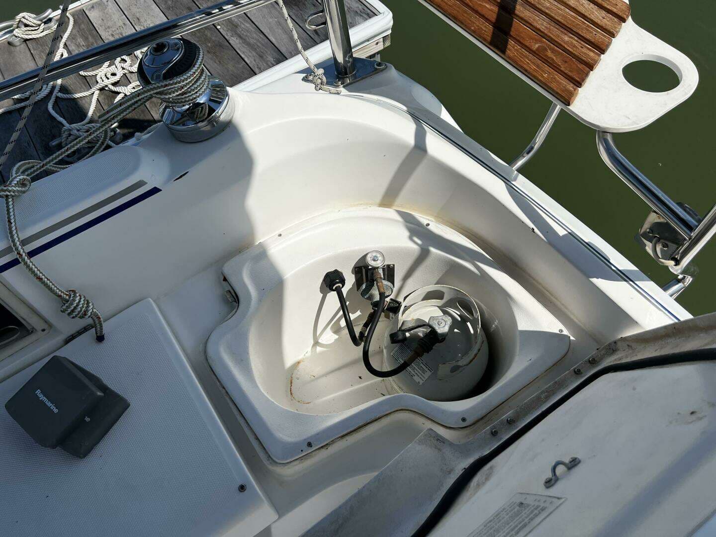 2004 Hunter 33 - Image 41