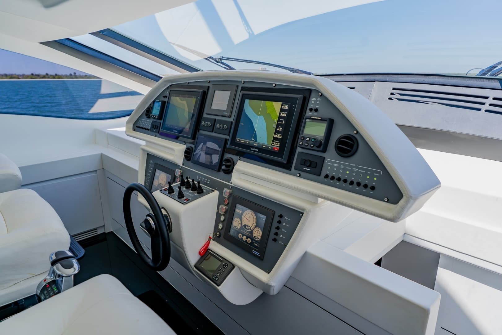 2010 Pershing 80 - Image 6