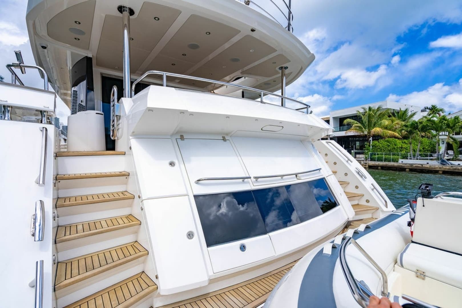 2019 Sunseeker 95 Motor Yacht - Image 17