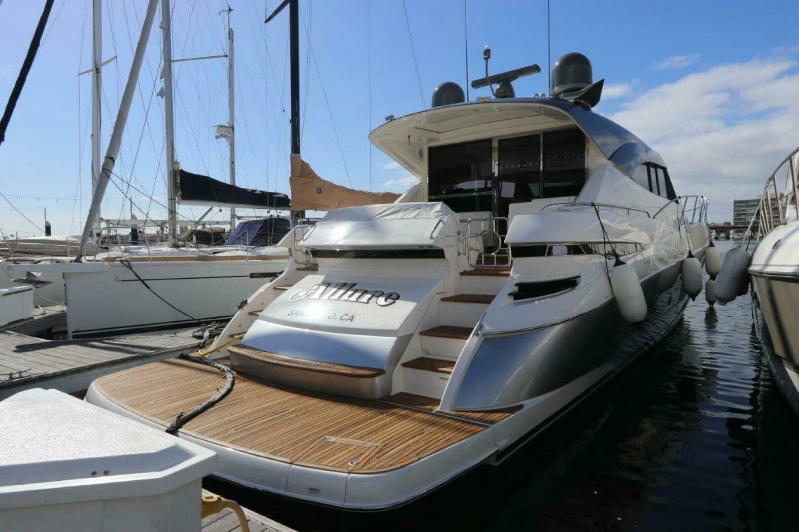 2020 Riviera 6000 Sport Yacht - Image 7