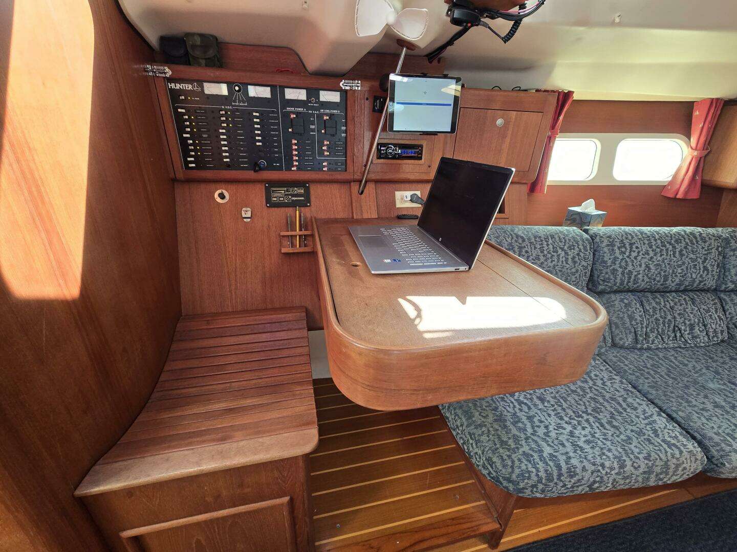 1998 Hunter 410 - Image 39
