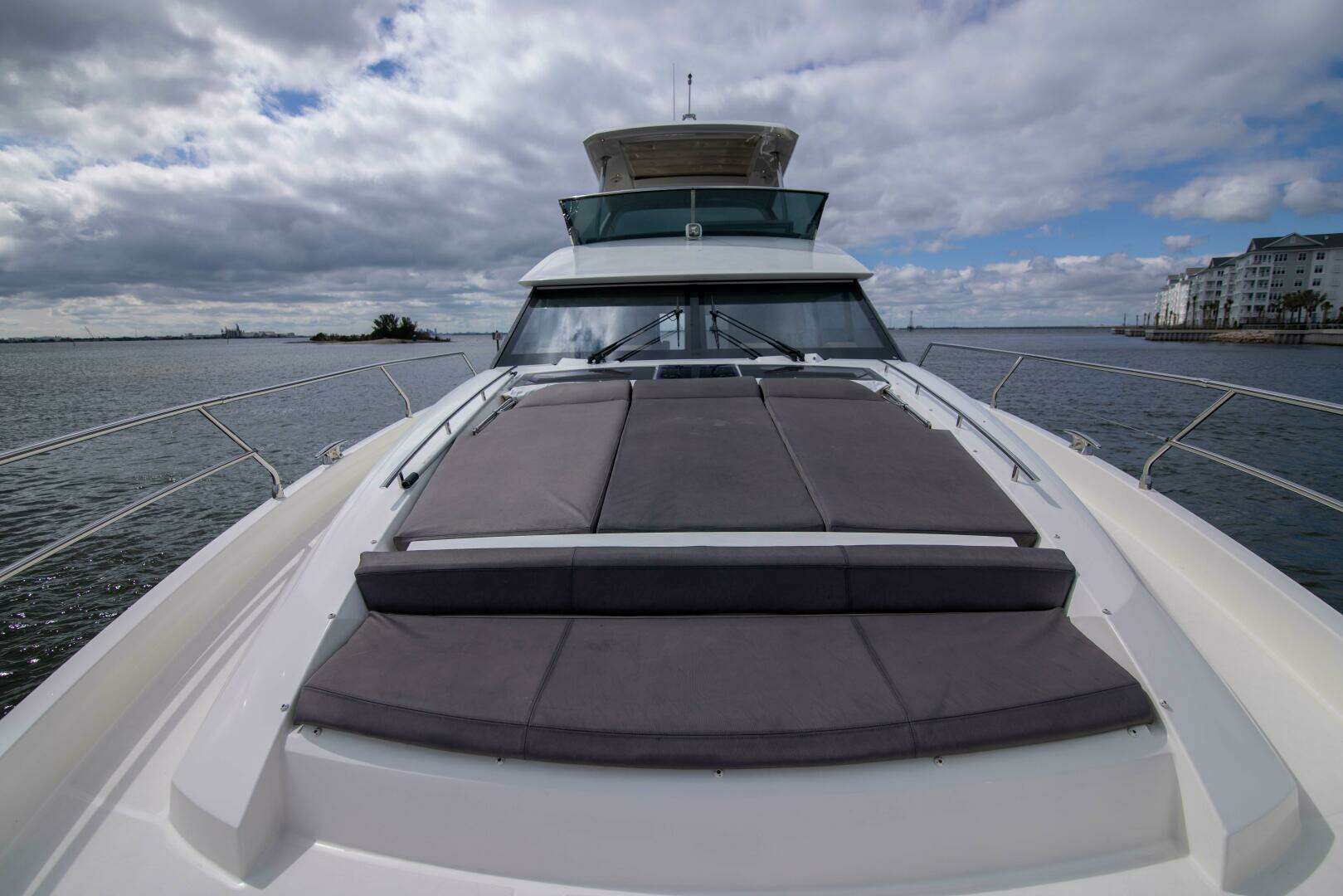 2018 Prestige 680 Flybridge - Image 38