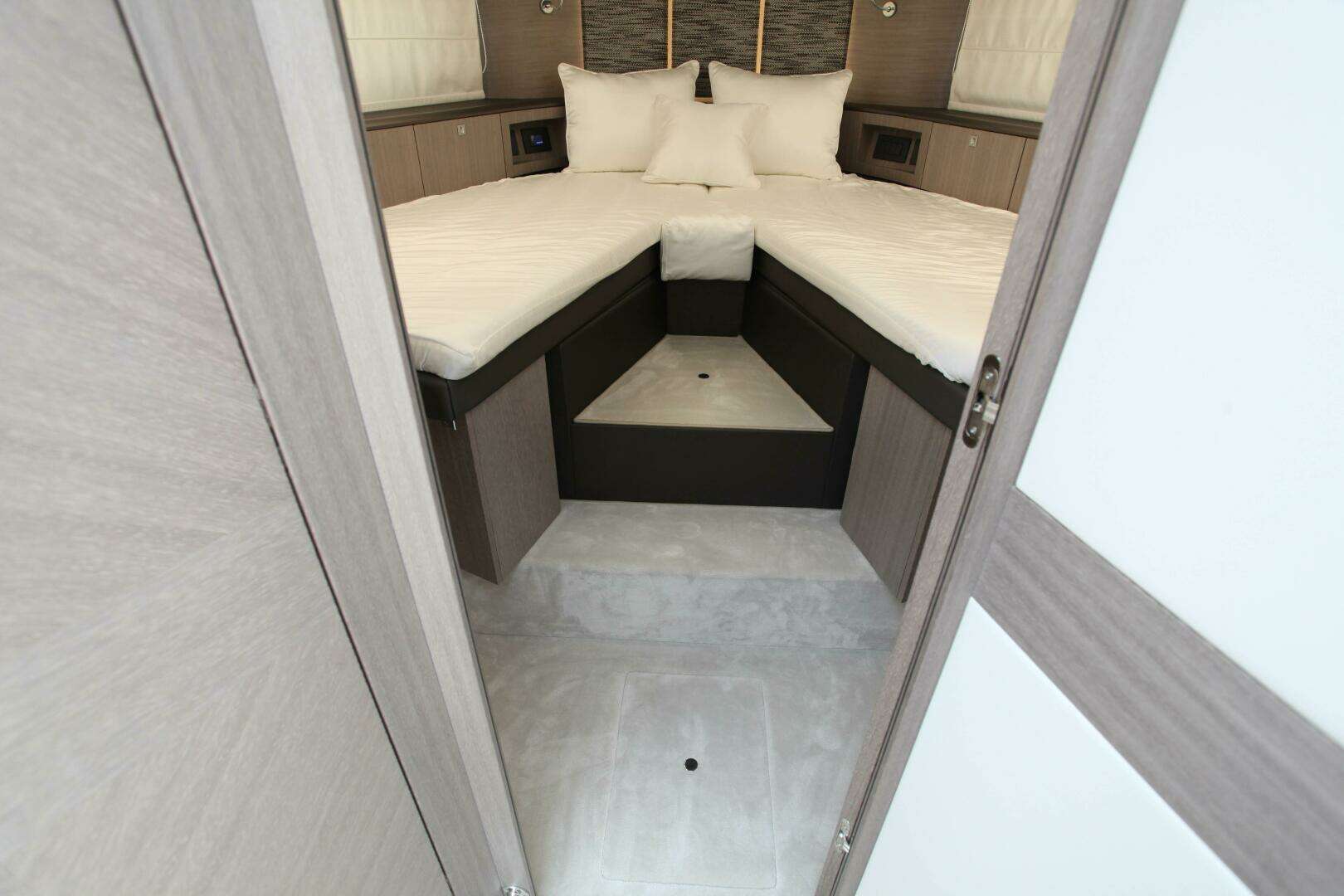 2025 Galeon — - Image 221