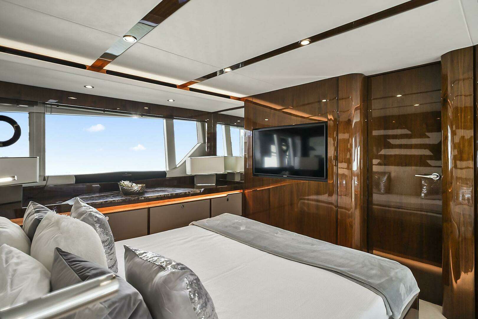 2021 Fairline Squadron 68 - Image 28