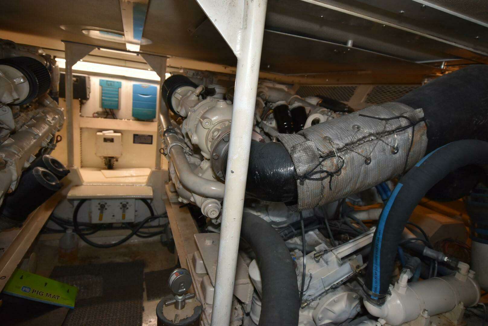 1997 Viking 50 Convertible - Image 27