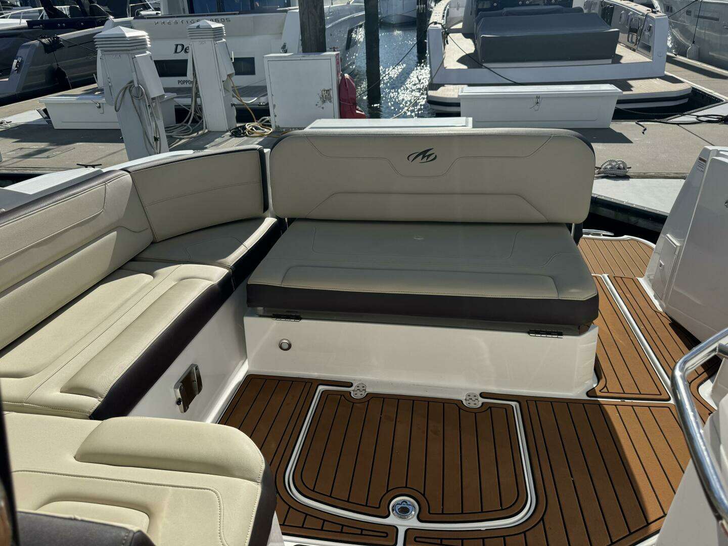 2018 Monterey 335 SY - Image 8