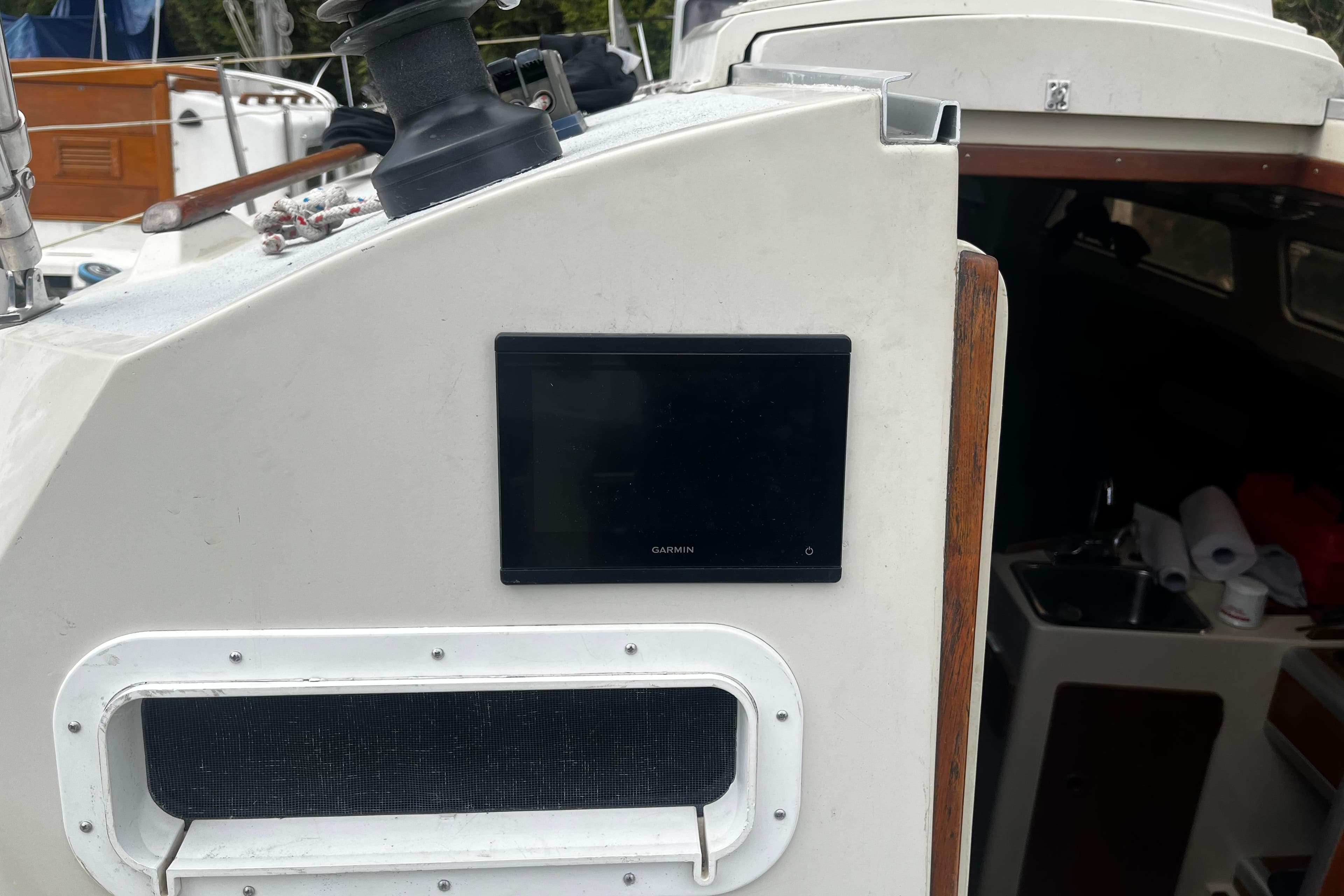 1988 Mirage 32 sailboat cockpit with Garmin navigation display and cabin entrance.