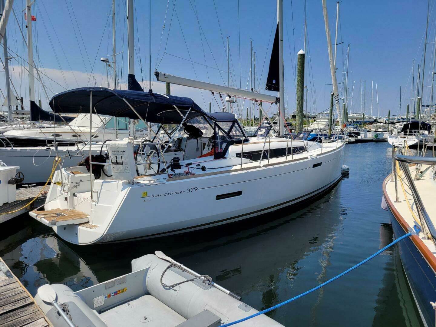 2016 Jeanneau 379 - Image 2