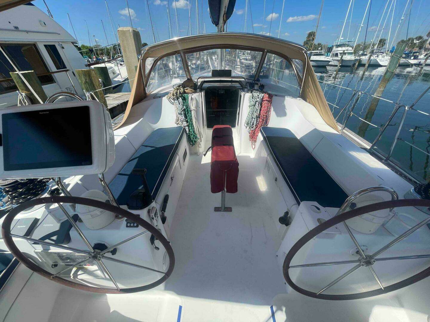 2004 Beneteau Oceanis 473 - Image 3