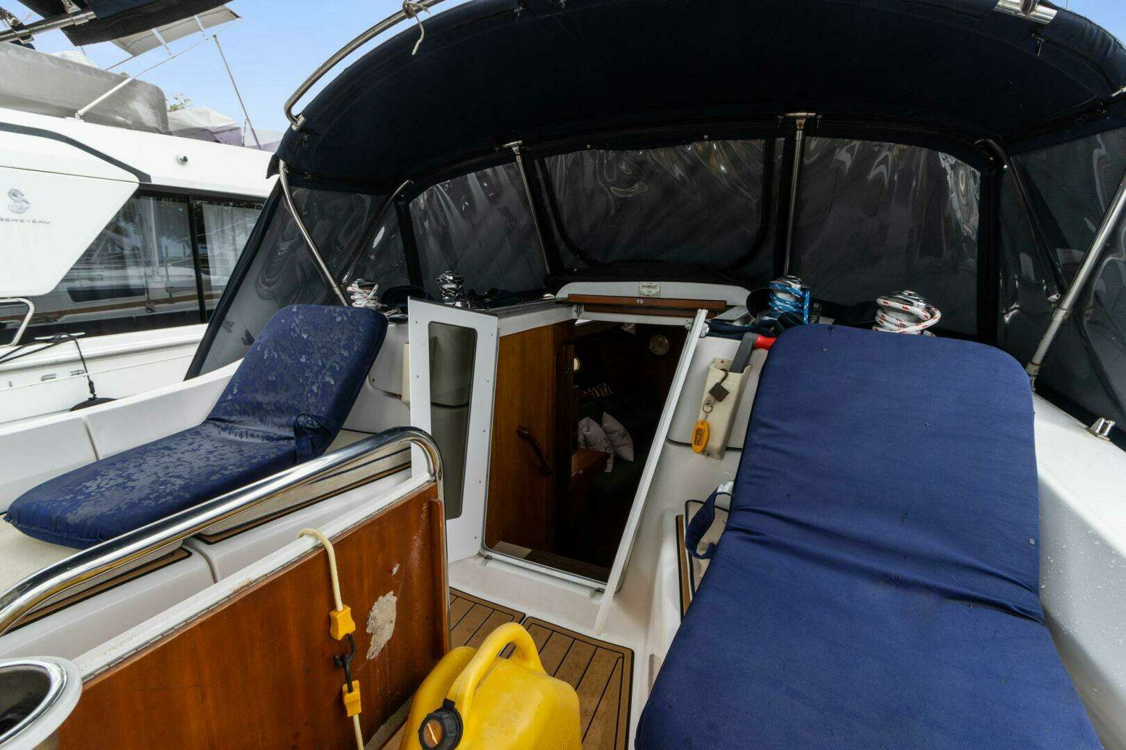 2003 Hunter 356 - Image 18