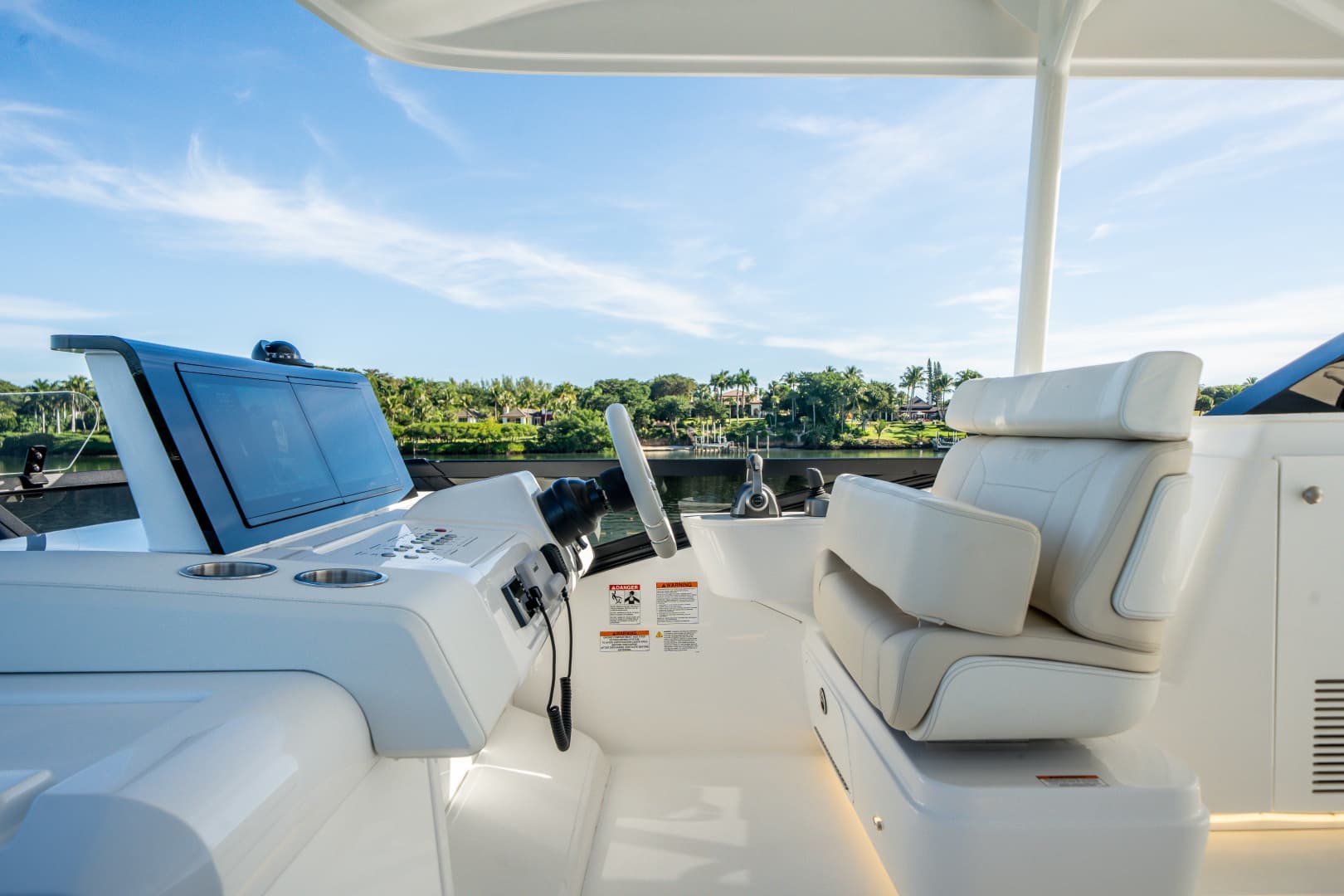 2026 Cruisers Yachts 57 FLY - Image 27