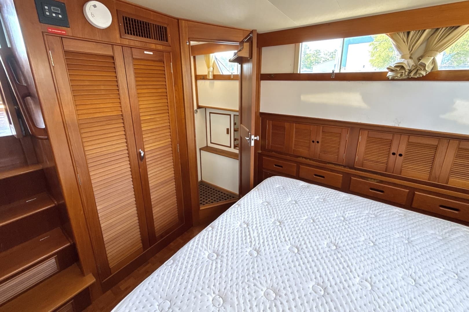 1990 Grand Banks 46 Classic - Image 18